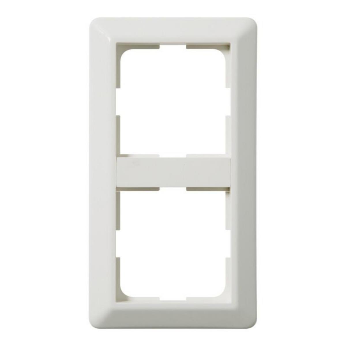 Peitelevy ELKO RS16 kytkimille ja keskiölevyllisille pistorasioille - PEITELEVY ELKO RS16 2OS/IP20/84MM VAL