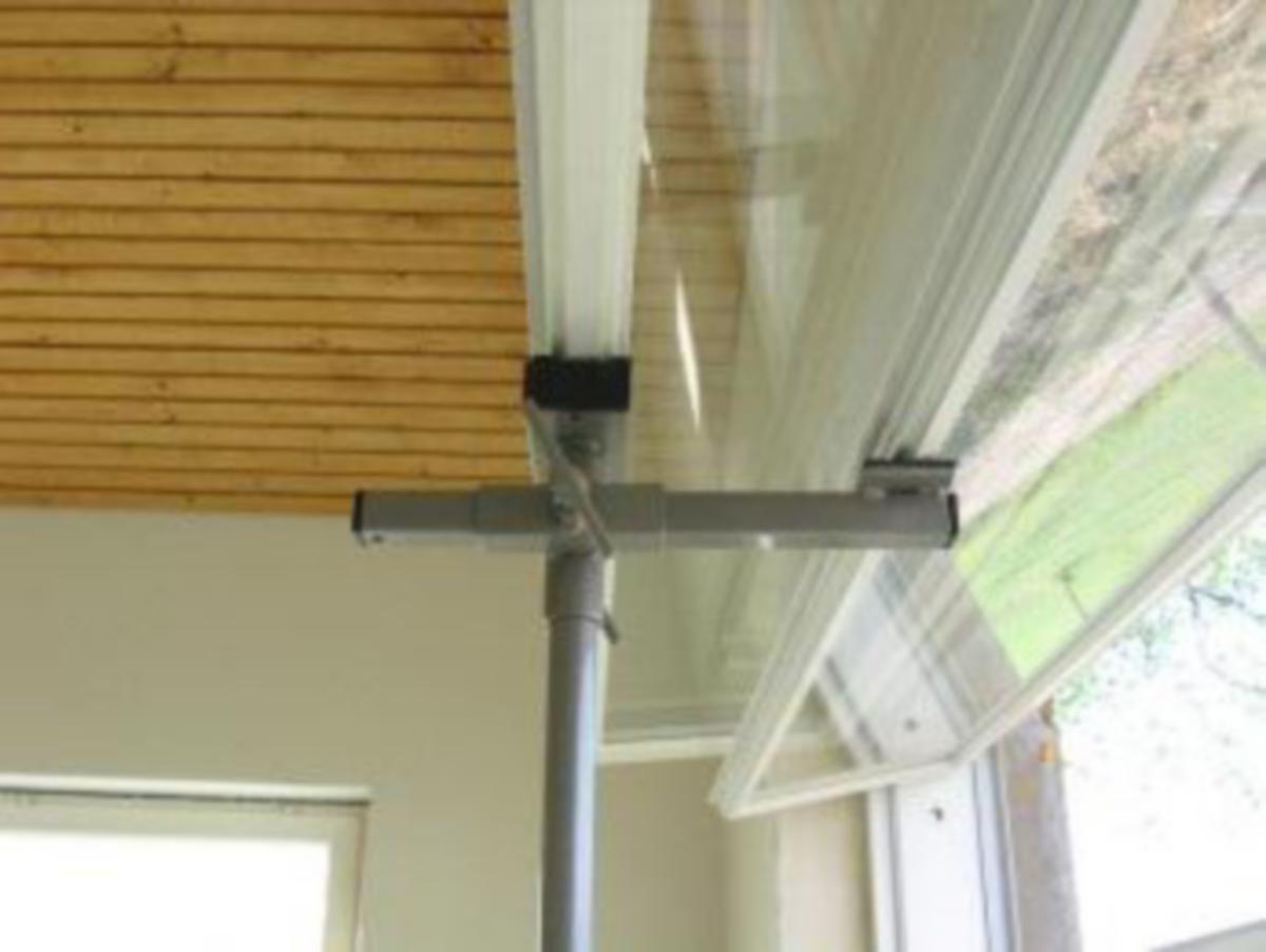 Ikkunatuki ylä- ja alasaranoiduille ikkunoille - IKKUNANPESUTUKI YLÄ- JA ALASAR 