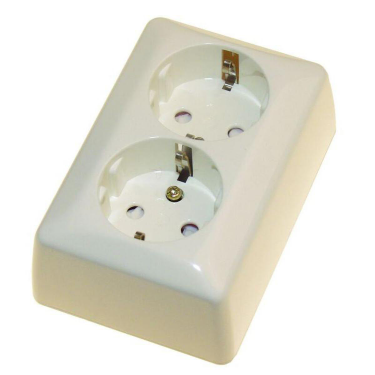 Pistorasia ELKO RS16 pinta-asennettava IP21 maadoitettu - PISTORASIA ELKO RS16 2S/16A/250V/IP21 PPJ VAL
