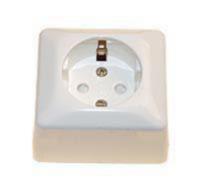 Pistorasia ELKO RS16 pinta-asennettava IP21 maadoitettu