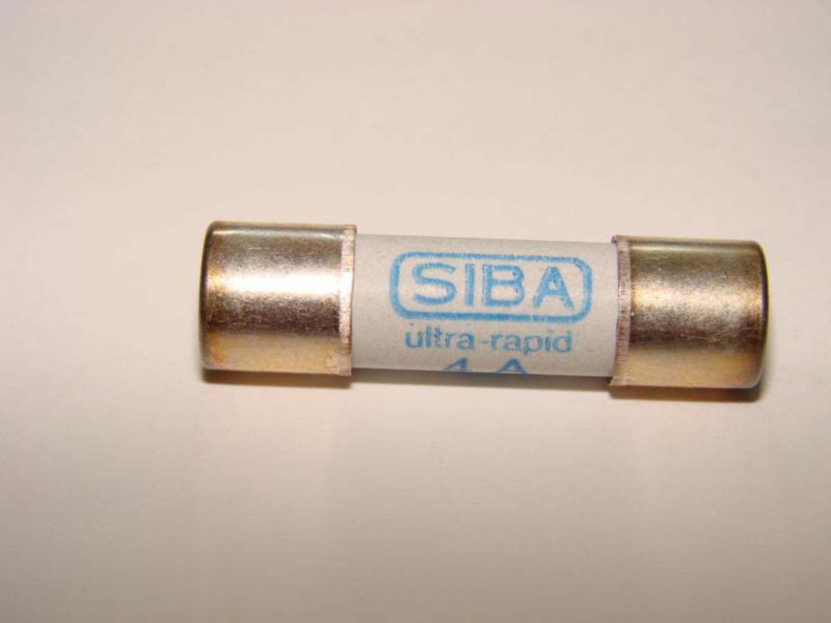 Putkisulake keraaminen UR Siba gR 22x57mm 500V - PUTKISULAKE KER. UR HELLERMANN GR 22X57MM 80A 500V