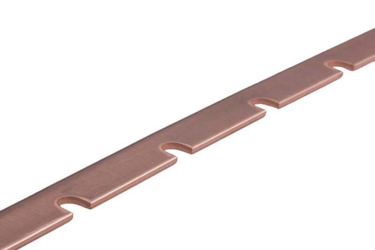 Rivivarokesyöttöyksikkö FTG 25A Piikki - JAKELUKISKO FTG 1P 25A PIIKKI 21MOD